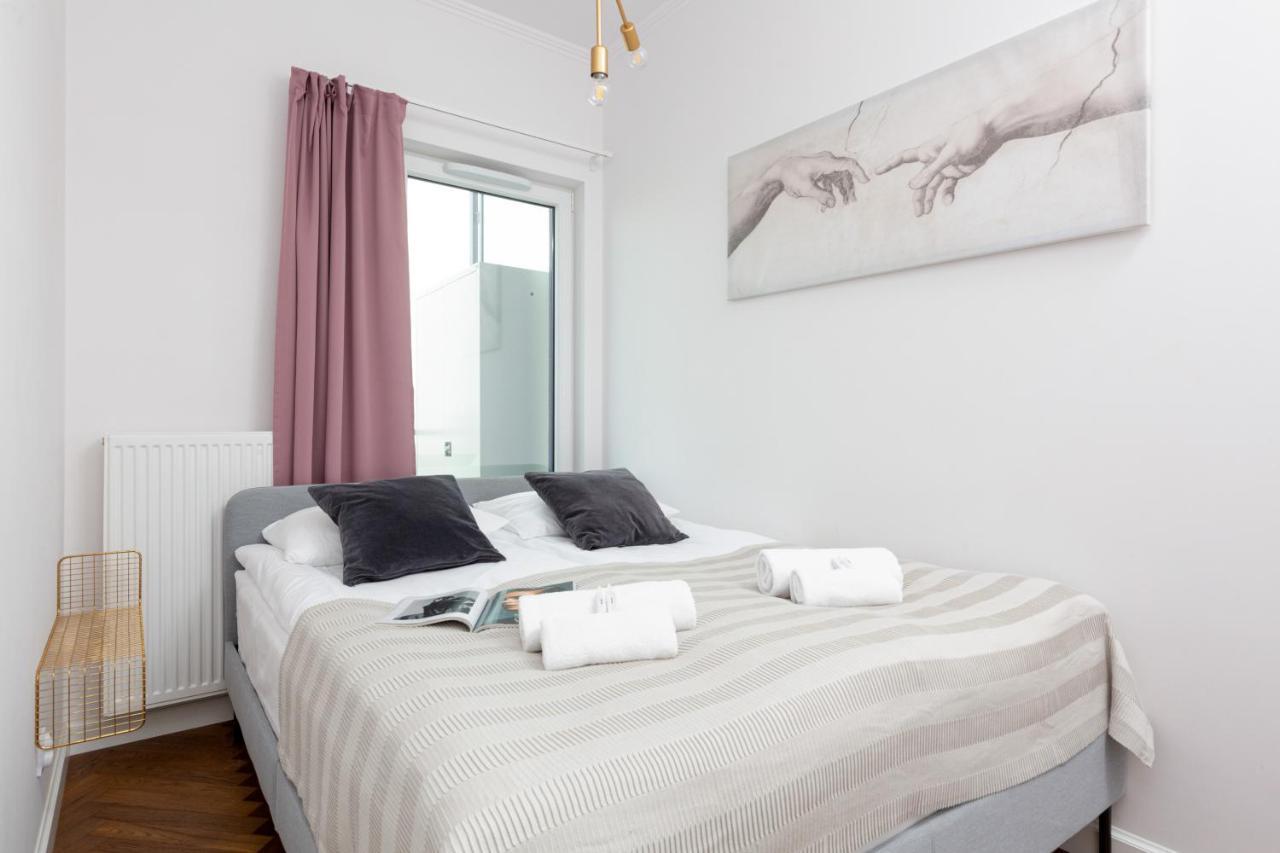 Business Center Apartments Warsaw Wola By Noclegi Renters Kültér fotó
