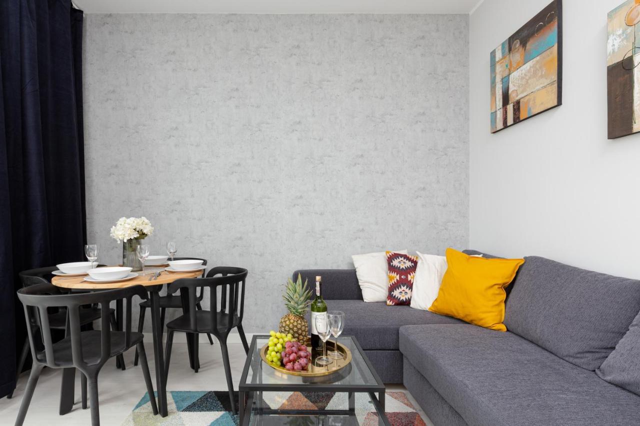 Business Center Apartments Warsaw Wola By Noclegi Renters Kültér fotó