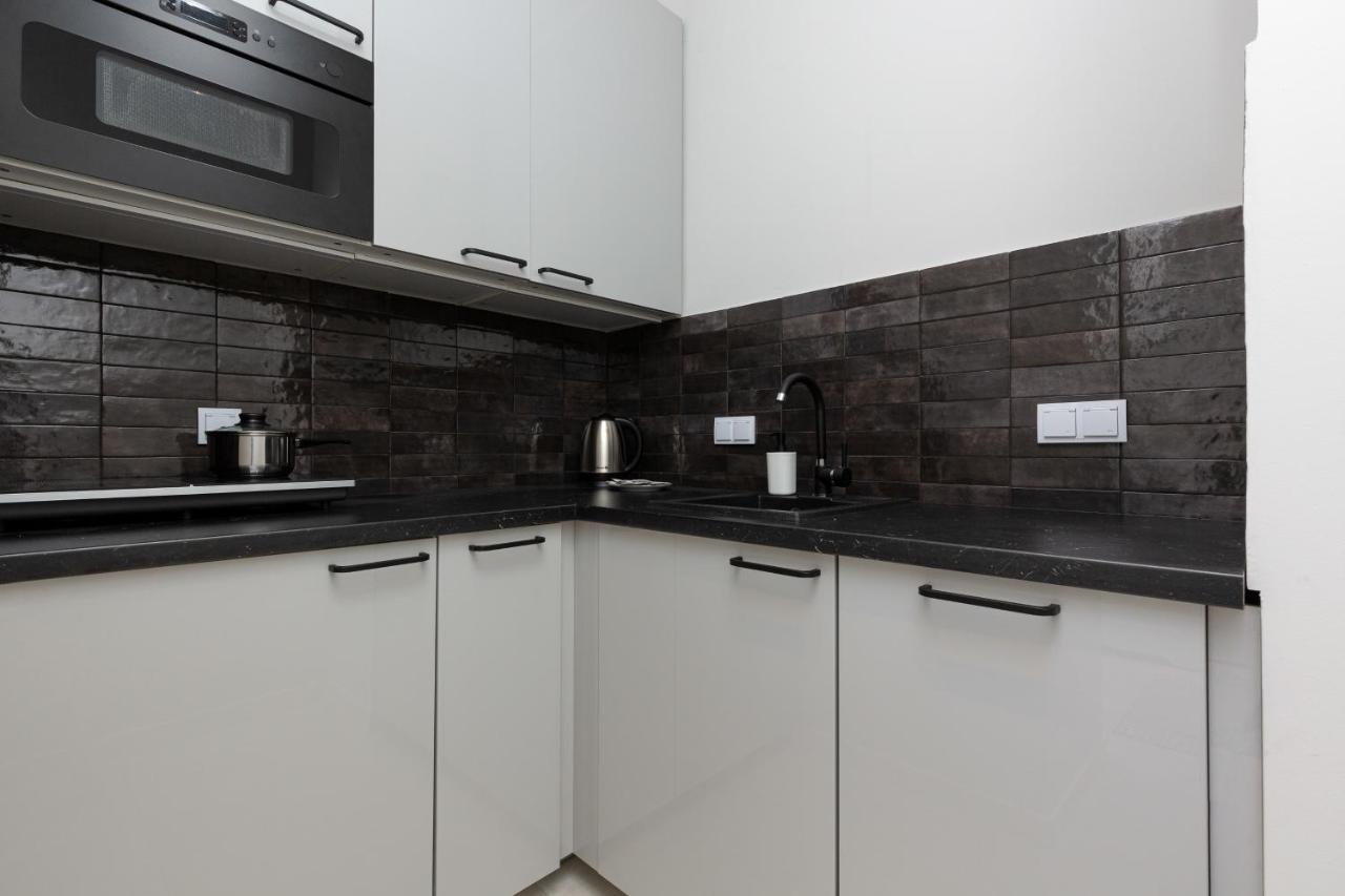 Business Center Apartments Warsaw Wola By Noclegi Renters Kültér fotó