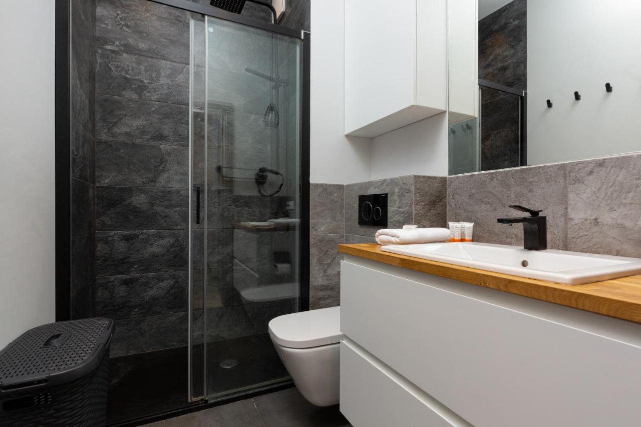 Business Center Apartments Warsaw Wola By Noclegi Renters Kültér fotó