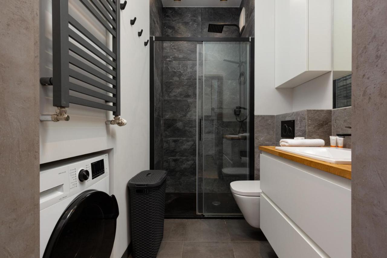 Business Center Apartments Warsaw Wola By Noclegi Renters Kültér fotó