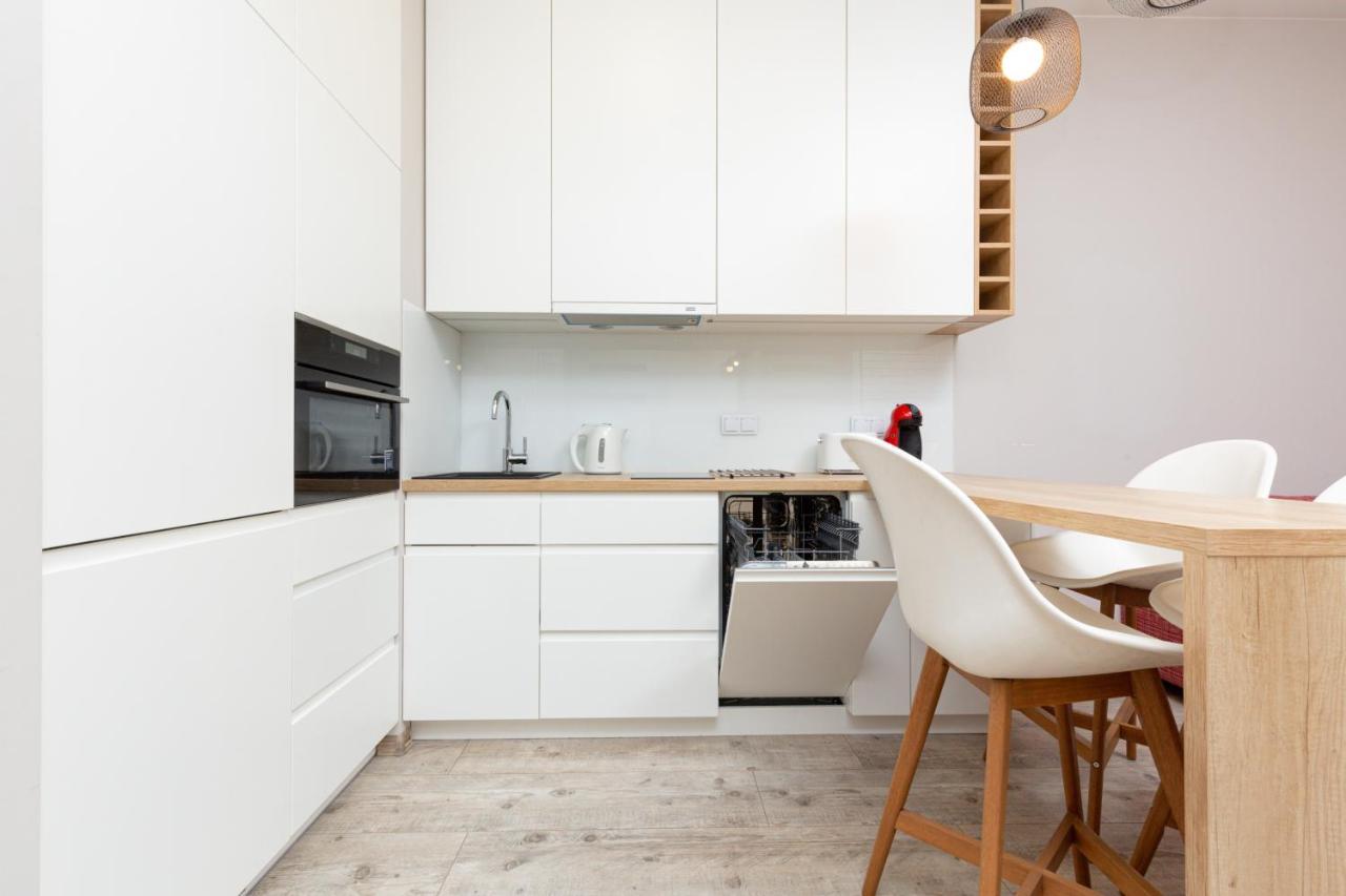 Business Center Apartments Warsaw Wola By Noclegi Renters Kültér fotó