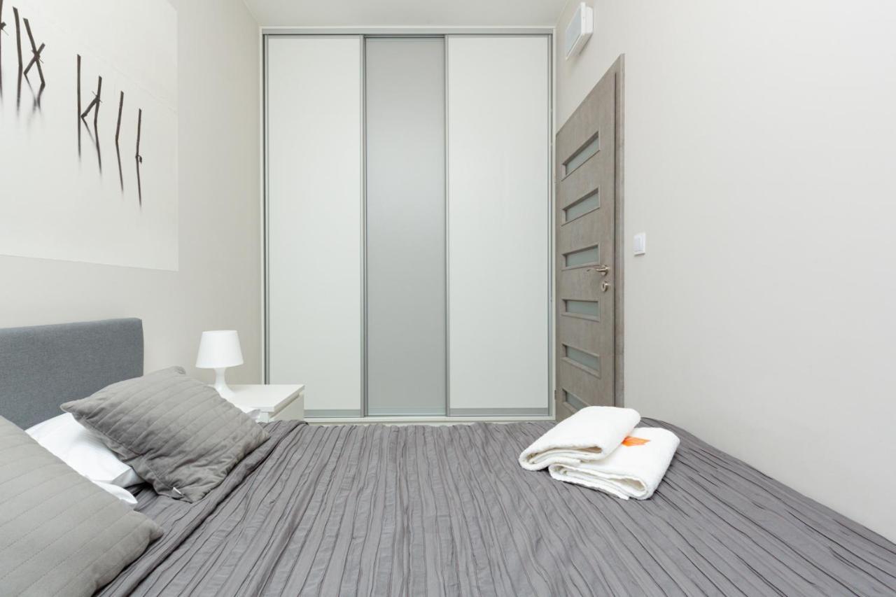 Business Center Apartments Warsaw Wola By Noclegi Renters Kültér fotó