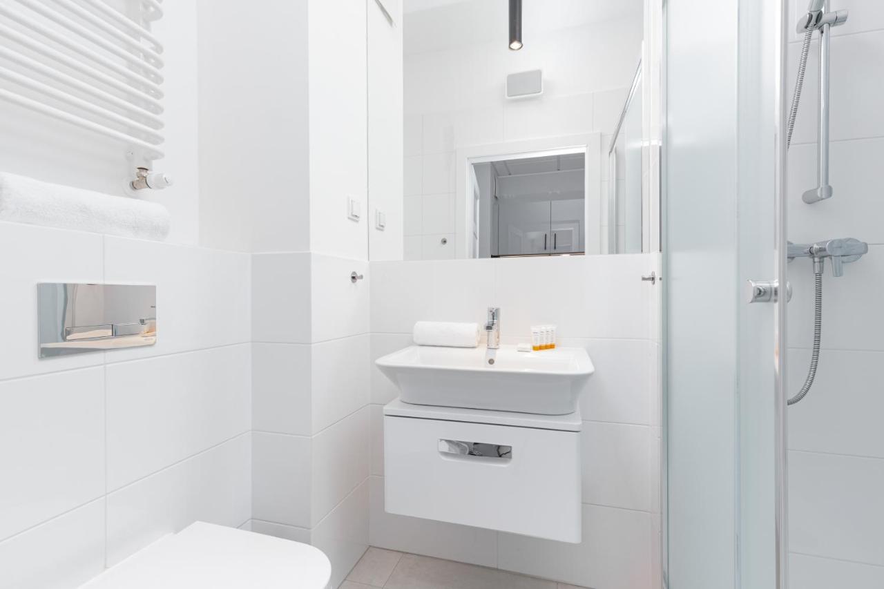 Business Center Apartments Warsaw Wola By Noclegi Renters Kültér fotó