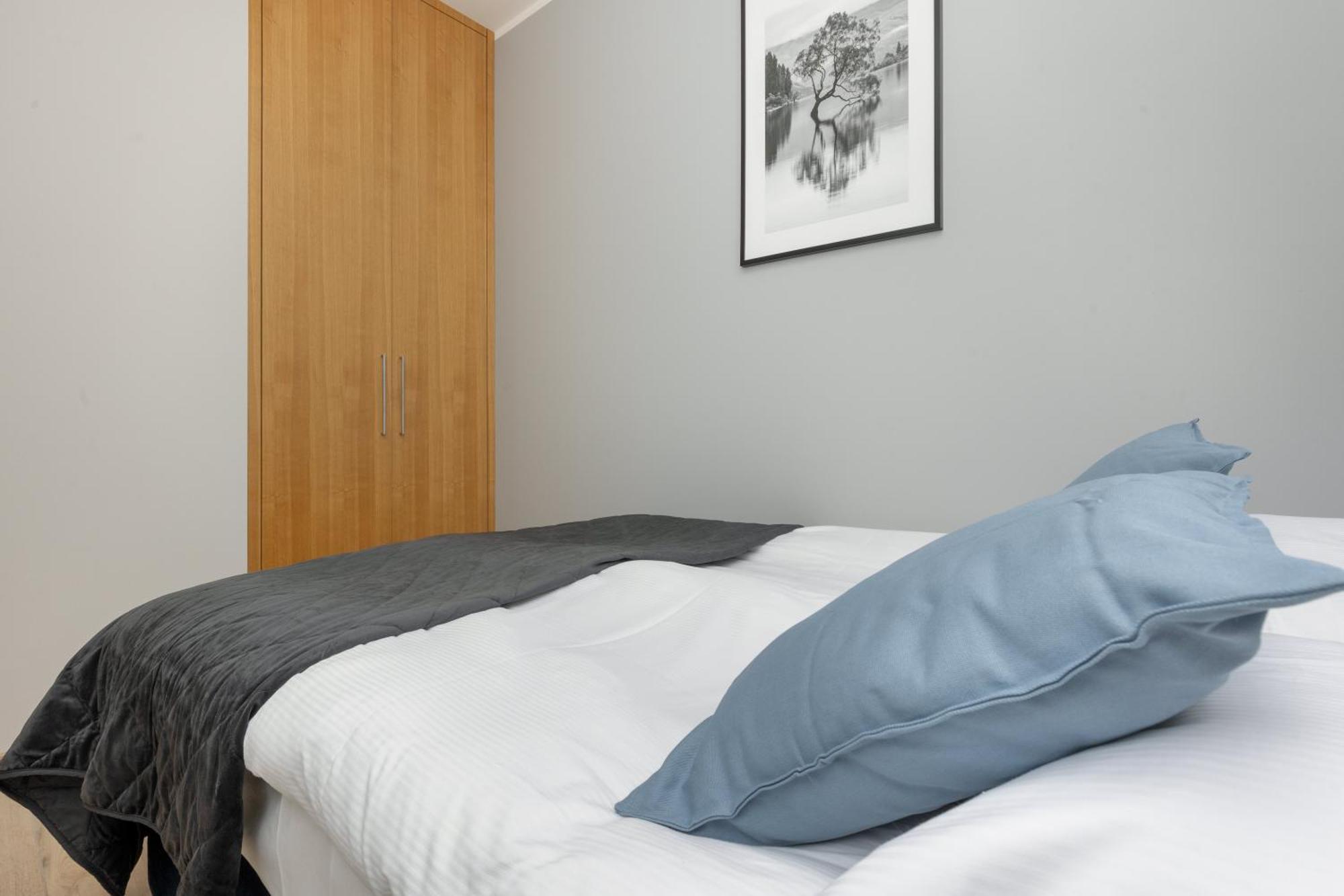 Business Center Apartments Warsaw Wola By Noclegi Renters Kültér fotó